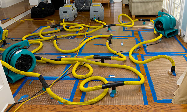 Professional Water Extraction technician working in Smithville, OH